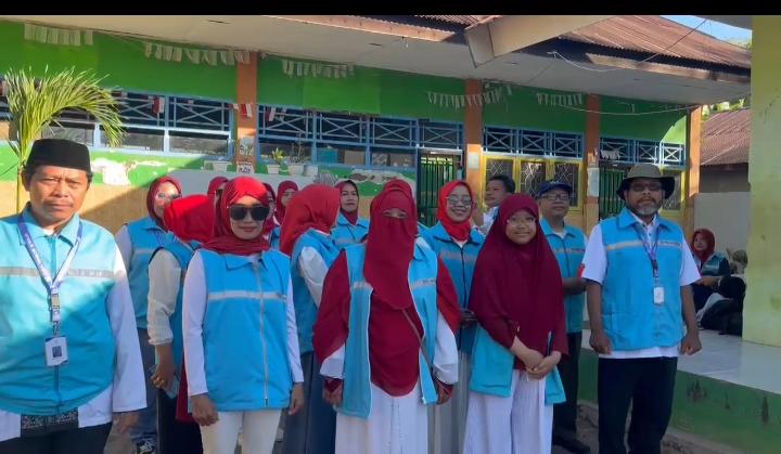 Tim PT Yaga Yingde Upacara Bersama di SDN Sudiang