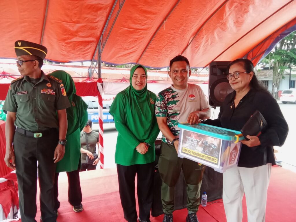 Kodim 1307/Poso Menggelar Bakti Sosial: Pembagian Sembako dalam Meriahkan HUT TNI Ke 79 Tahun 2024