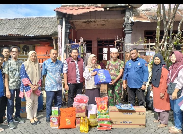 Lurah Sudiang Raya Bersama Kadis Sosial Salurkan Bantuan Bencana Kebakaran