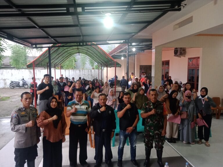 dr.Yulius Patandianan Terima Aspirasi Warga Rw 4 Kelurahan Berua