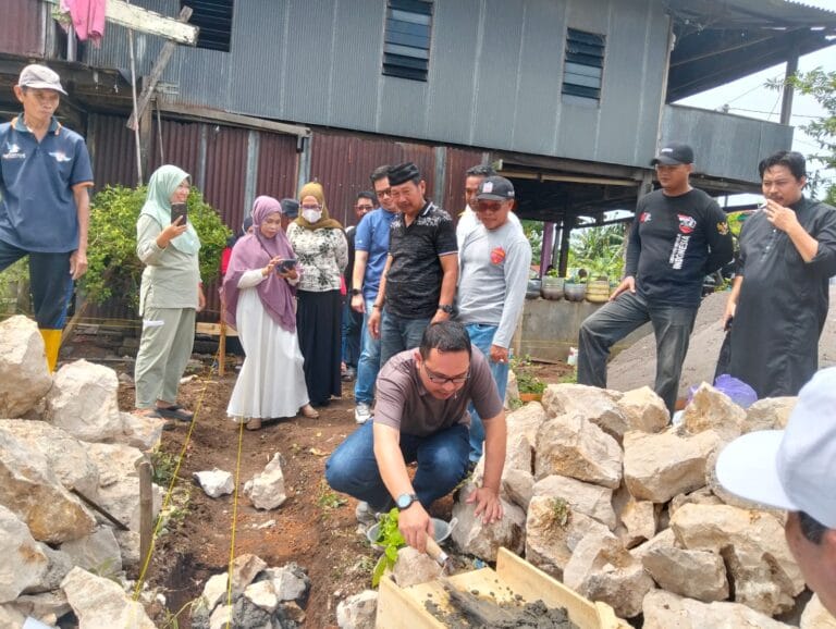 Peletakan Batu Pertama Pembangunan Kantor Lurah Kapasa Raya: Wujud Swadaya Masyarakat dan Dukungan Pemberi Hibah di Masa Akhir Tahun 2025 Abubakar Menjadi Abdi Negara