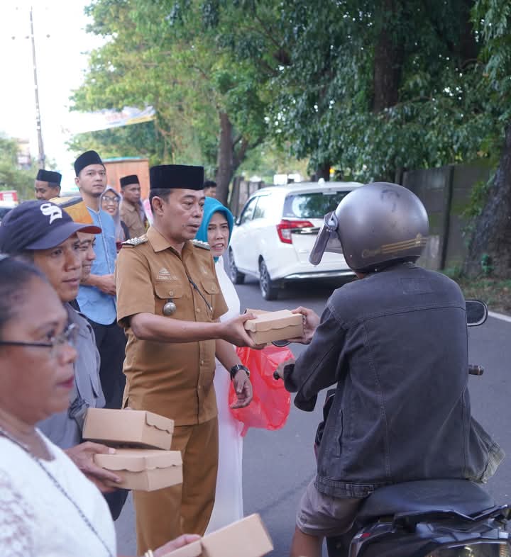 Camat Biringkanaya Hadiri Kegiatan Berbagi Takjil dan Buka Puasa Bersama Anak Yatim Piatu di Kelurahan Bulurokeng