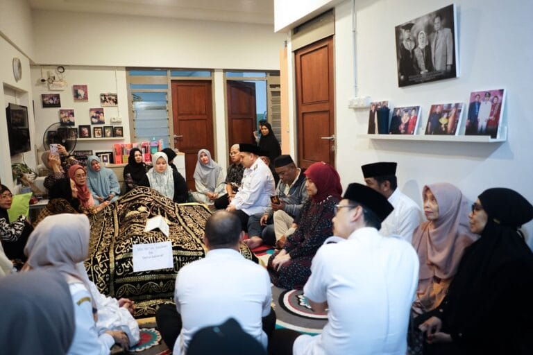 Munafri-Aliyah Melayat ke Rumah Duka Almarhum Muh. Yattas Rachmat, Ayah dari (Kepala Dinas Pariwisata Kota Makassar, Moh Roem)