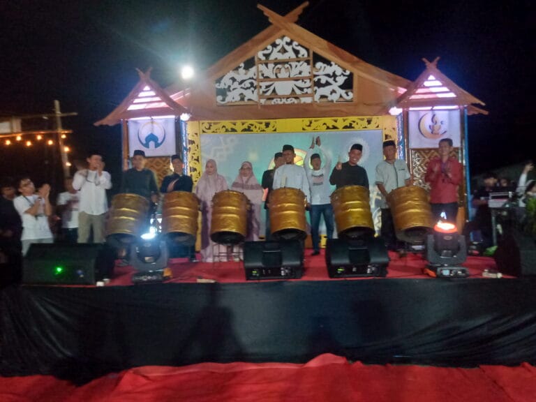 Camat Turikale Bersama Tiga Pengusaha Roti Maros Membuka Lomba Bedug dan Patrol Sahur