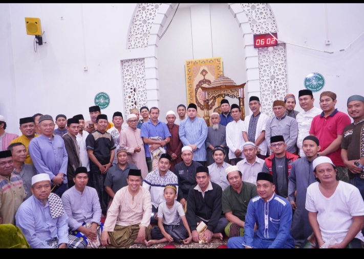 Wali Kota Makassar Munafri Arifuddin Salat Subuh Berjamaah di Masjid Ar Rahman