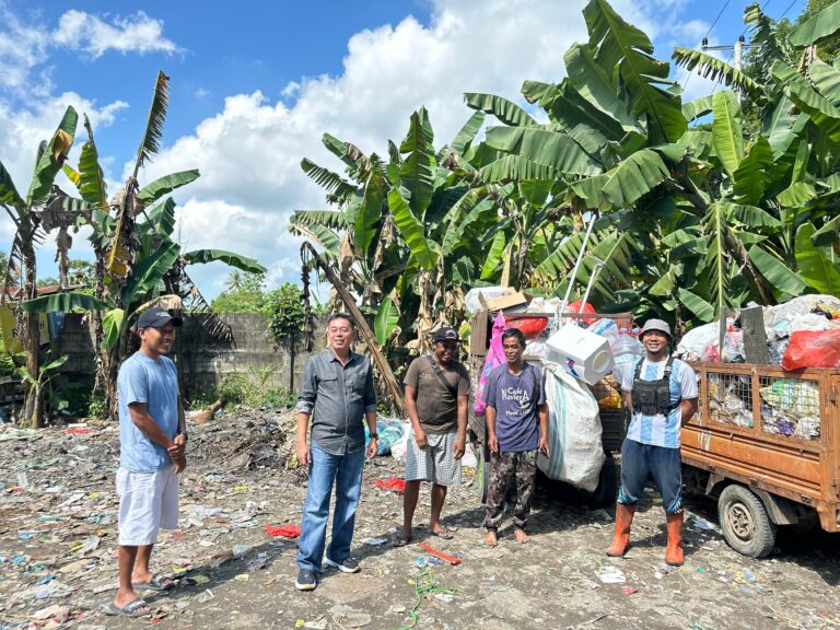 Camat Biringkanaya Turun Langsung Pantau Proses Transfer Sampah di Kelurahan Sudiang