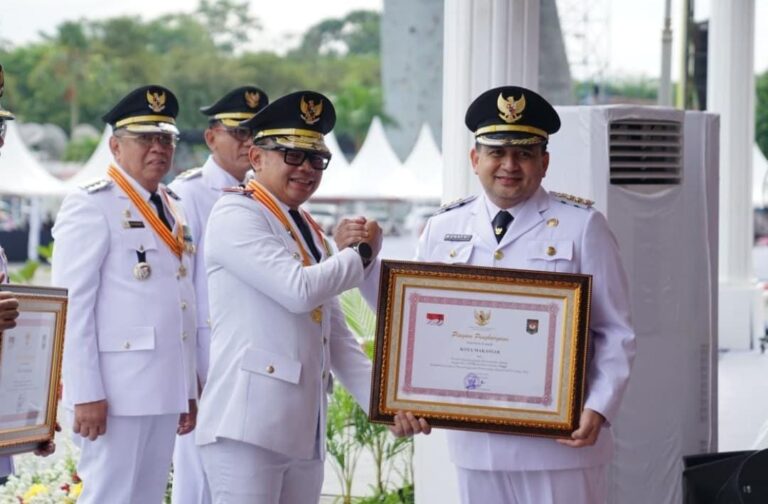 Wali Kota Munafri Terima Penghargaan dari Mendagri di Hari Otda 2025