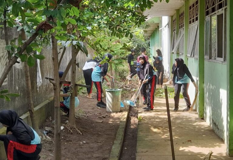 UPT SPF SMP Negeri 11 Makassar Mendapatkan Raih Penghargaan Sekolah Adiwiyata Tahun 2025 dari Dinas Lingkungan Hidup dan Kehutanan (DLHK) Provinsi Sulawesi Selatan