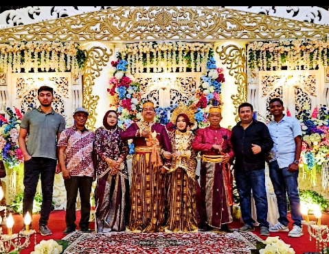 Kebahagiaan Mengiringi Pernikahan A.M. Al Gafiqi Istigomah, S.Kom dan Sri Munarsi Majid, S.M