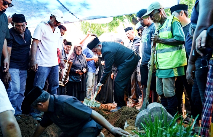 Melepas Jenazah Ruslan Mahmud, Wali Kota Munafri: Almarhum Figur Politisi yang Militan