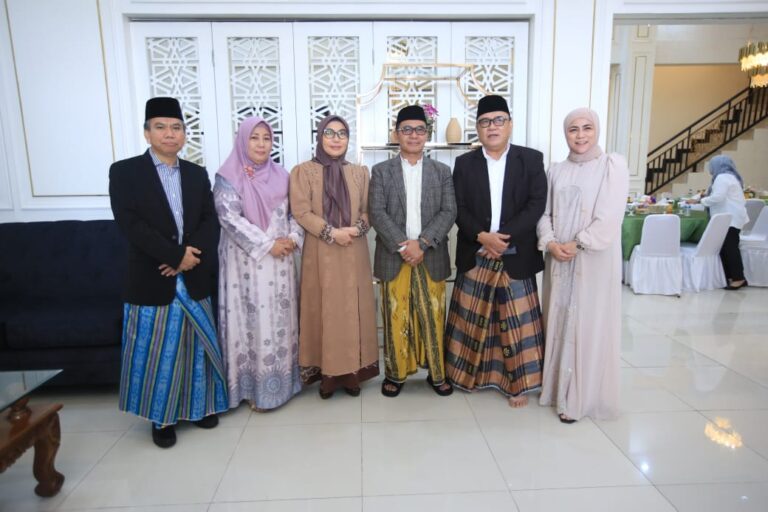 PJ Sekda Kota Makassar Dampingi Walikota Salat Id Idul Fitri dan Open House
