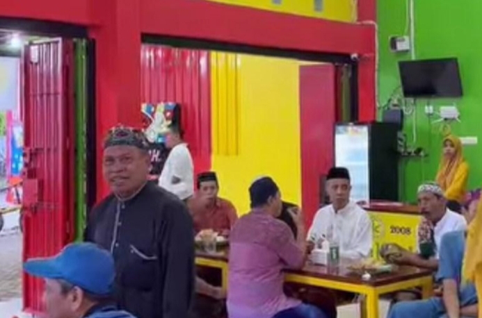 30 Masjid di Wilayah BTP, Warkop Azzahrah Cabang BTP Makassar jadi Tempat Ngopi Favorit usai Shalat Subuh