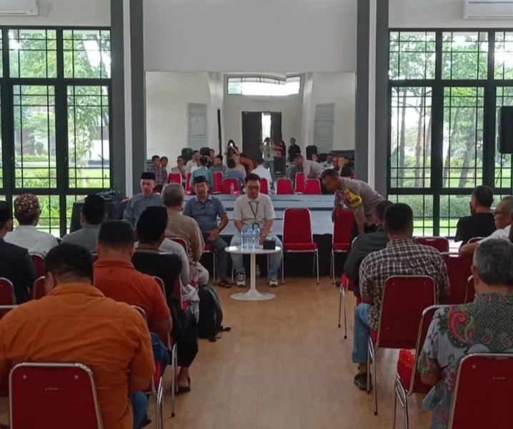 Lurah Kapasa Raya Hadiri Musyawarah Kelurahan Bahas Pembentukan Dua RT Baru di RW 004