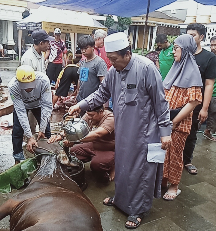 Keluarga Besar H.A.Darmin Andi Aco Laksanakan Penyembelihan Hewan Kurban di Mandai Sudiang