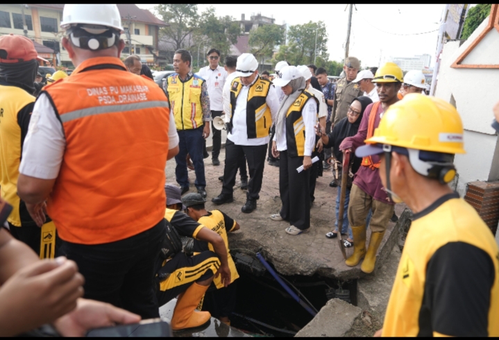 Kolaborasi Cegah Banjir, Pemkot Makassar Gandeng BBWS & Balai Jalan Bersihkan Drainase di Koridor Pettarani