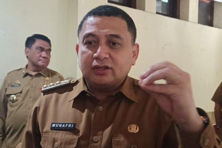 Wali Kota Makassar Berkomunikasi dengan Kepala Camat dan Kelurahan untuk Mengatasi Keterbatasan Kapasitas SMP Negeri