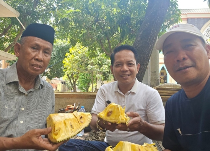 Urban Farming Ala H. Sukardi Latief Hijaukan Komplek Blok M BTP dan Wujudkan Kemandirian Pangan Warga