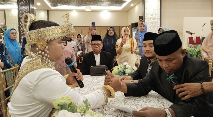 Proses Akad Nikah Dipimpin Langsung Orang Tua Mempelai Perempuan Didampingi Imam Kelurahan Panaikang