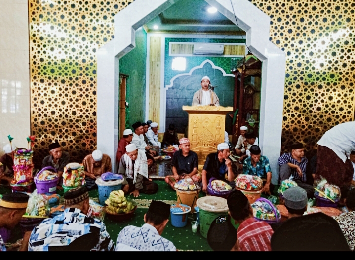 Warga Buttatoa Utara Peringati Maulid Nabi di Masjid Ar-Ribath Turut Di hadiri Camat Turikale Bersama Lurah Pettuadae