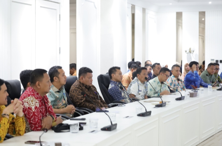 Camat Tamalanrea Ikbal, S.STP Ikuti Rapat Program Urban Farming di Makassar