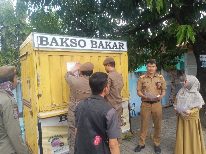 Pemkot Makassar Tegur Pedagang Kaki Lima di Sekitar Jalan Politeknik Tamalanrea ( Pintu Nol )