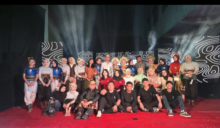 SINERGI SENI, BUDAYA DAN KEWIRAUSAHAAN OLEH UKM SENI ROMANSA STIM LPI MAKASSAR