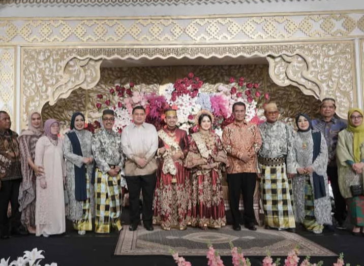Tokoh Nasional dan Daerah Hadiri Resepsi Pernikahan Andi Muhammad Farid dan Fathin Fahira Sunandar di Claro Makassar : Andi Syahrum Ucapkan Terima Kasih Kehadiran Dan Doa Ta