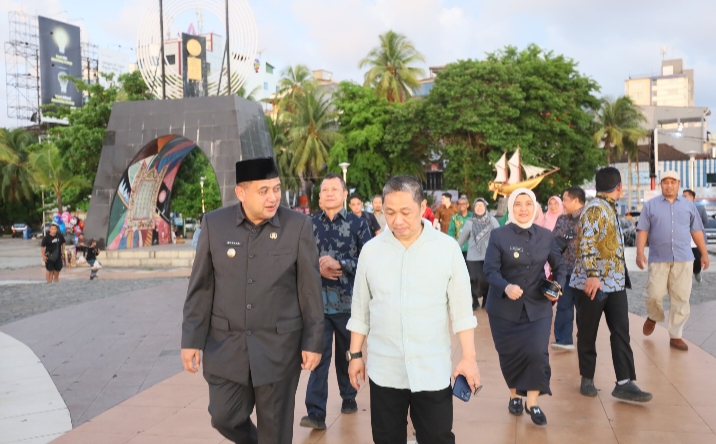Munafri-Aliyah Sambut Wamen Luar Negeri di Makassar, Pamerkan Pesona Pinisi