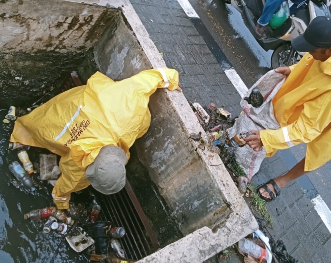 Hujan Guyur Makassar, Dinas PU Kerahkan 40 Satgas Tangani Genangan di Titik Kritis