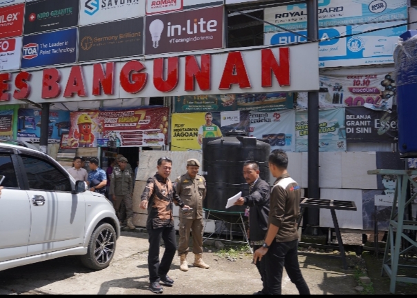 Camat Biringkanaya Tindaklanjuti Aduan Warga Terkait Bangunan di Atas Fasum
