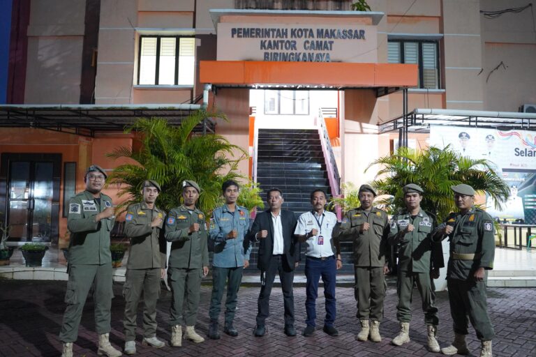 Tak Kenal Waktu, Camat Biringkanaya Pimpin Langsung Posko Kamtibmas