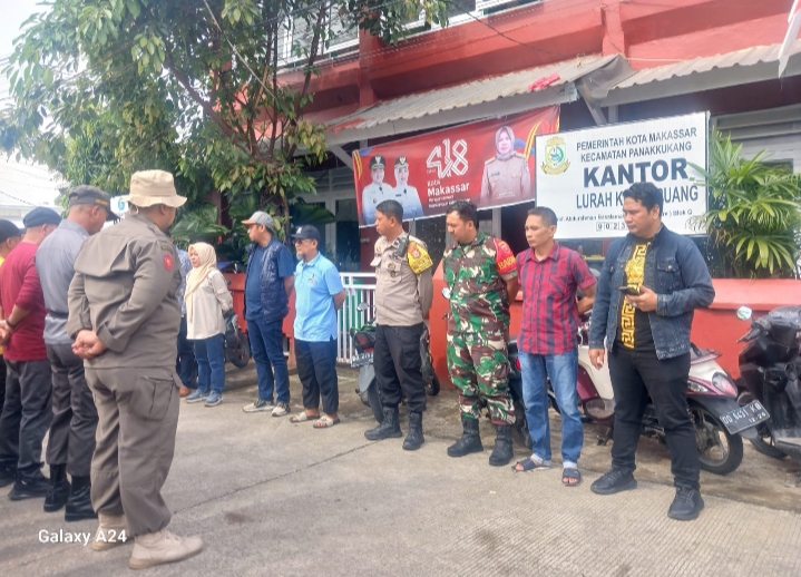 Sekcam Panakkukang Pimpin Penertiban Bangunan Liar di Jalan Saripa