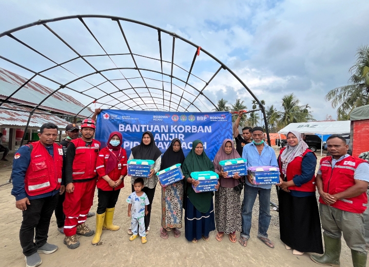 Bosowa Peduli dan PMI Salurkan Paket Bantuan untuk Penyintas Bencana di Pidie Jaya