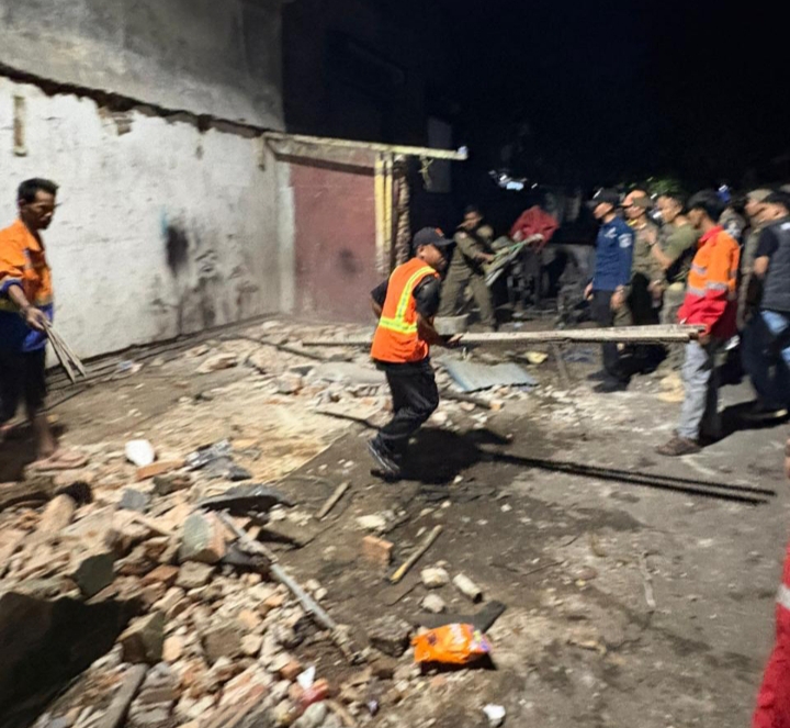 Berdiri 48 Tahun, Lapak PKL Jualan di Jalan Lamuru Akhirnya Ditertibkan