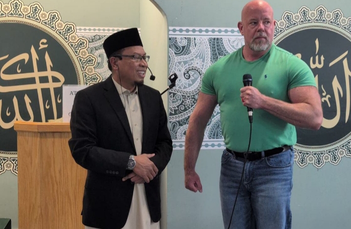 Perjalanan Spiritual Profesor Amerika, Imam Muthahhir Arif Pimpin Syahadat di Masjid Istiqlalh Houston Texas
