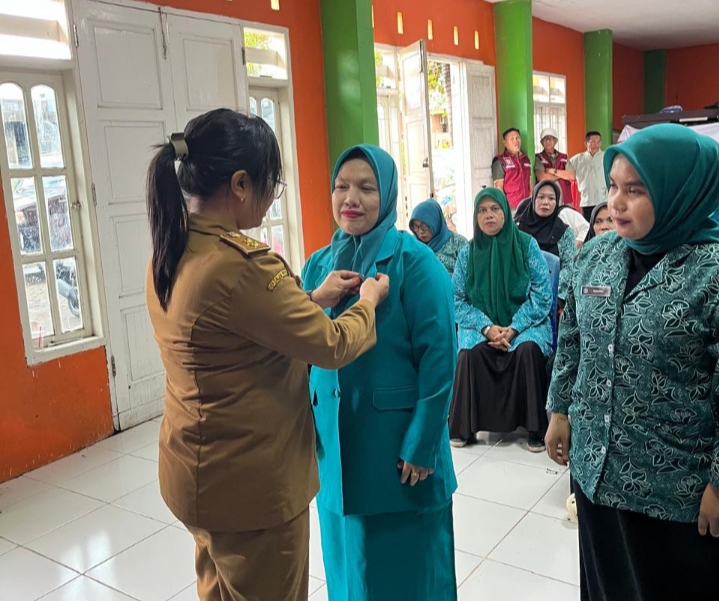 Lurah Paccerakkang Kukuhkan Pengurus TP PKK, Dorong Peran Aktif Perempuan di Lingkungan