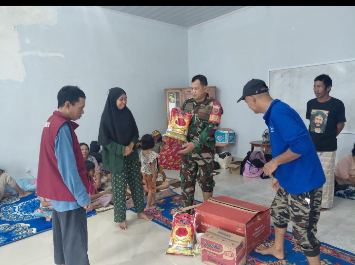 Camat Biringkanaya Salurkan Bantuan Kepada 124 Kk Yang Terdampak
