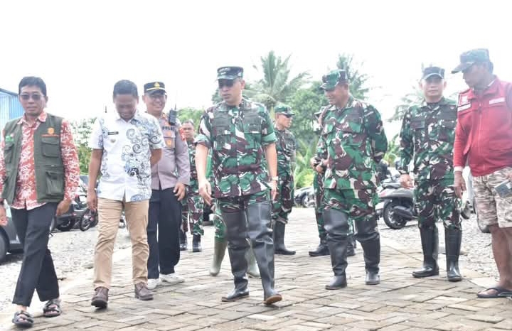 Aksi Cepat Tanpa Tunda, Kodim 1408/Makassar Turun Langsung Evakuasi dan Bantu Warga Terdampak Banjir