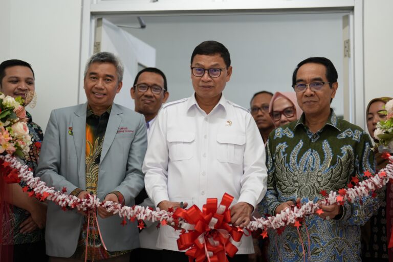 Unhas Resmikan Clinical Research Unit, Perkuat Riset Obat dan Kolaborasi Industri Kesehatan