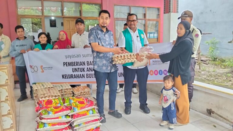 Summarecon Mutiara Makassar Bagikan Sembako Ramadan dan Salurkan Bantuan untuk Anak Stunting di Bulurokeng