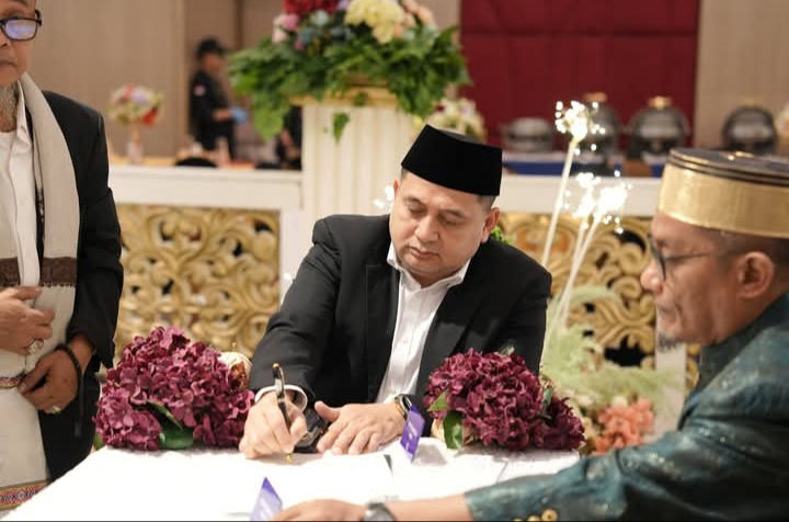 Ali Gauli Arief, S.Sos Bersama Ibu Nurhaenah Ucapkan Terima Kasih atas Kehadiran dan Doa Restu