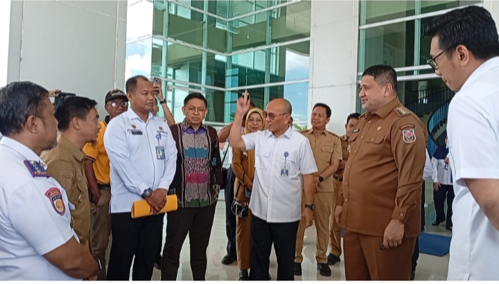 Kepala DLH Makassar Dr. Helmy Budiman Dampingi Wali Kota Buka Diklat Pemberdayaan Masyarakat