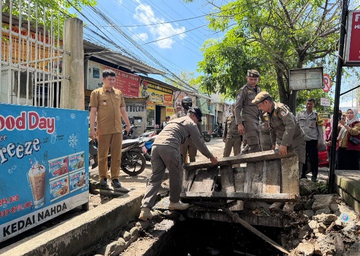 Pemerintah Kecamatan Tamalanrea terus mengintensifkan penataan pedagang kaki lima (PK5)