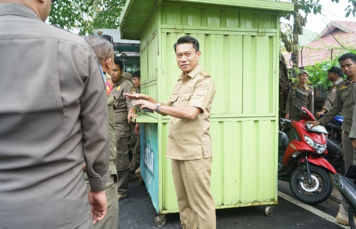 Camat Tallo Pimpin Penertiban PKL di Kalukuang dan Suangga