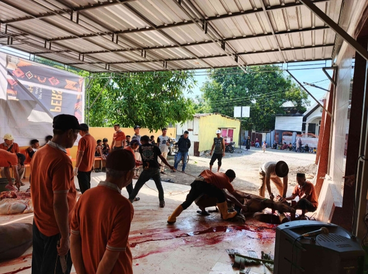 Masjid Jannatul Firdaus Telkomas Sembelih 13 Sapi dan 2 Kambing, Libatkan Kolaborasi Jamaah dan Warga