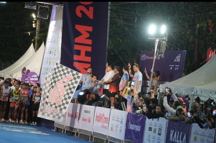 Lautan Manusia Padati Anjungan Losari, Munafri Resmi Lepas Makassar Half Marathon 2026