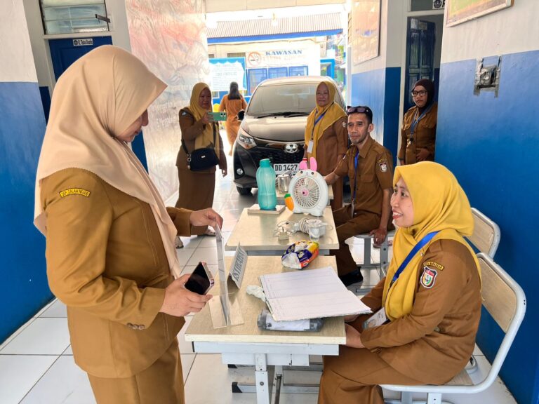 Hari Pertama SPMB Jalur Domisili, Kadisdik Makassar Sidak Sekolah Pastikan Verifikasi Transparan