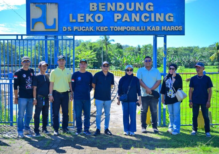 Jajaran Direksi Perumda Air Minum Makassar Pimpin Kerja Bakti di Saluran Air Baku Leko Pancing