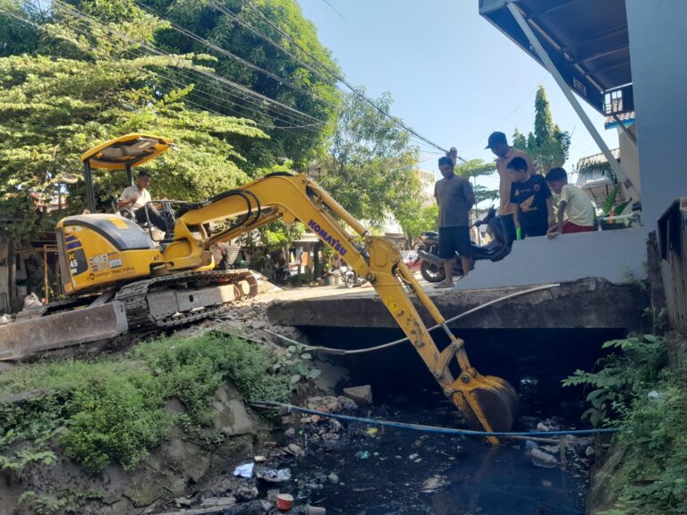 Usai Penertiban PKL, Dinas PU Makassar Kebut Perbaikan Drainase dan Trotoar di Mariso