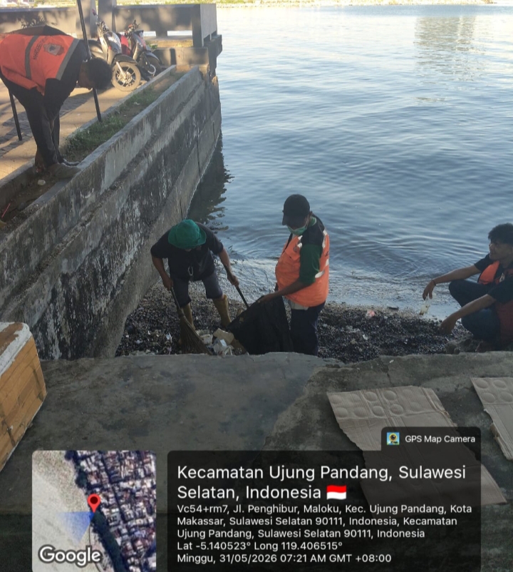 Kecamatan Ujung Pandang Gerak Cepat Angkut Sampah, Kini Pesisir Pantai Losari Kembali Bersih